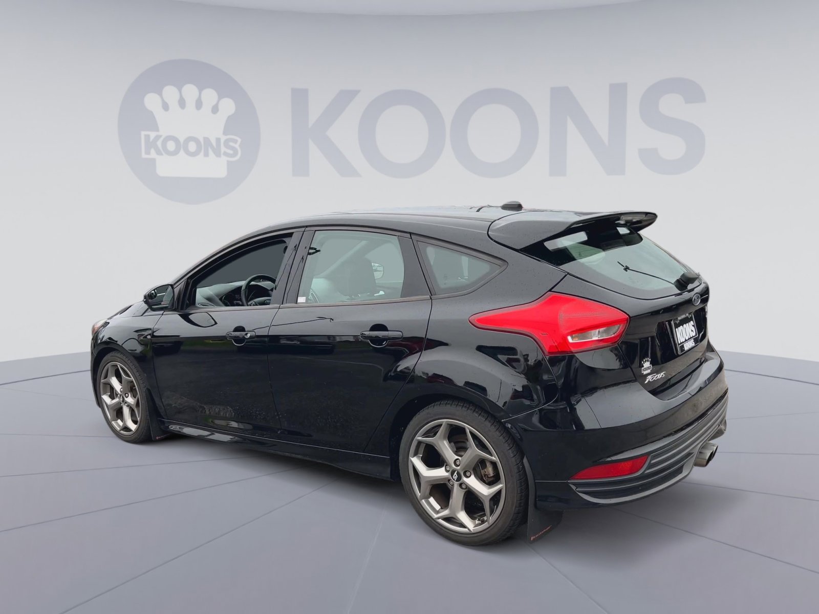 Certified 2018 Ford Focus ST FWD image 8