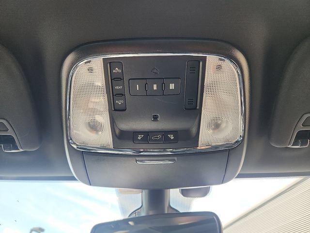 Used 2018 Jeep Grand Cherokee Limited AWD/4WD image 19