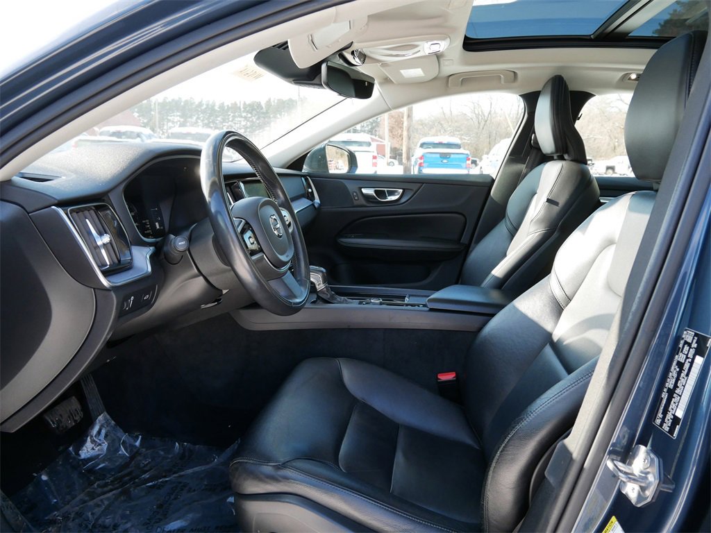 Used 2019 Volvo S60 T6 Momentum w/ Premium Package image 13