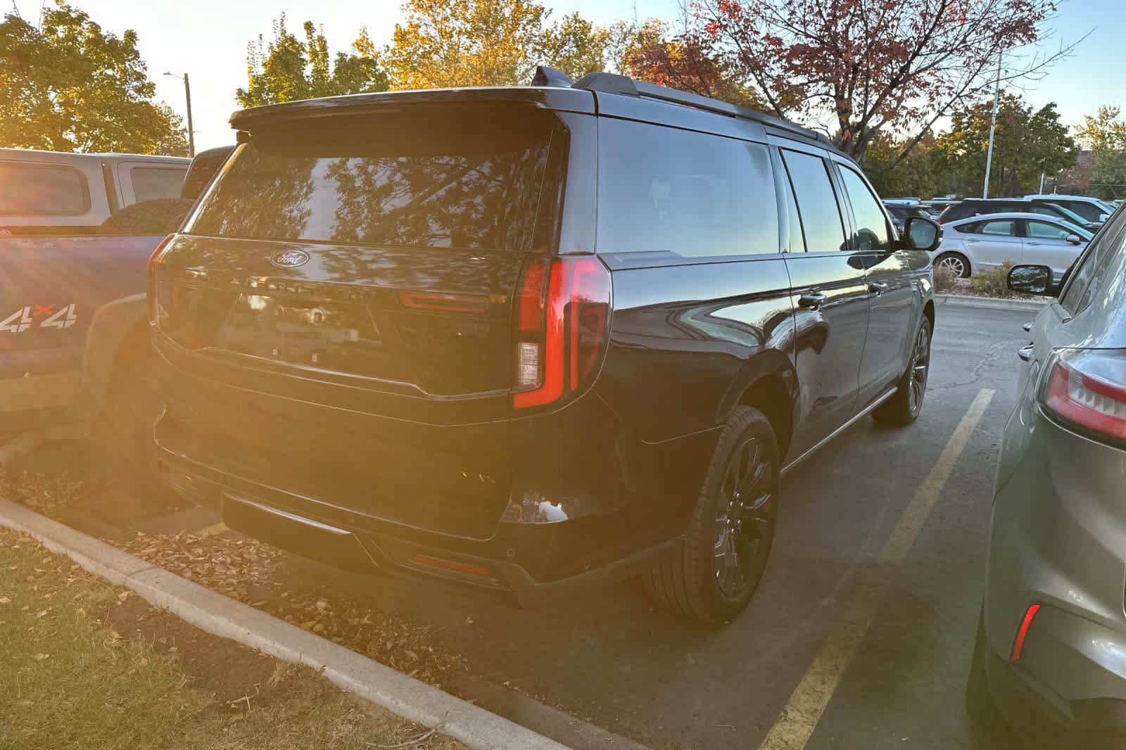 Certified 2025 Ford Expedition Max Platinum w/ Stealth Appearance Package AWD/4WD image 4