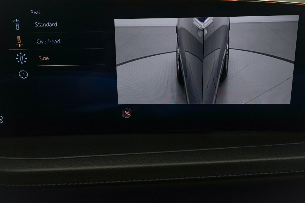 Used 2025 Cadillac XT4 Premium Luxury FWD image 18