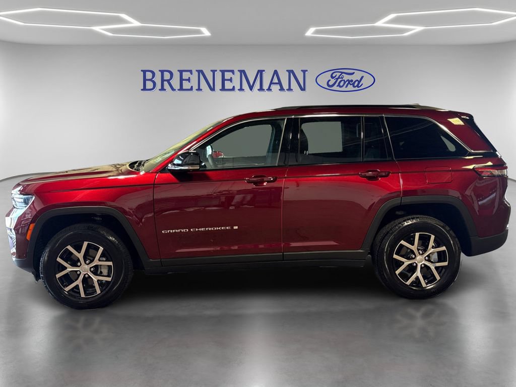 Used 2025 Jeep Grand Cherokee Limited AWD/4WD image 11