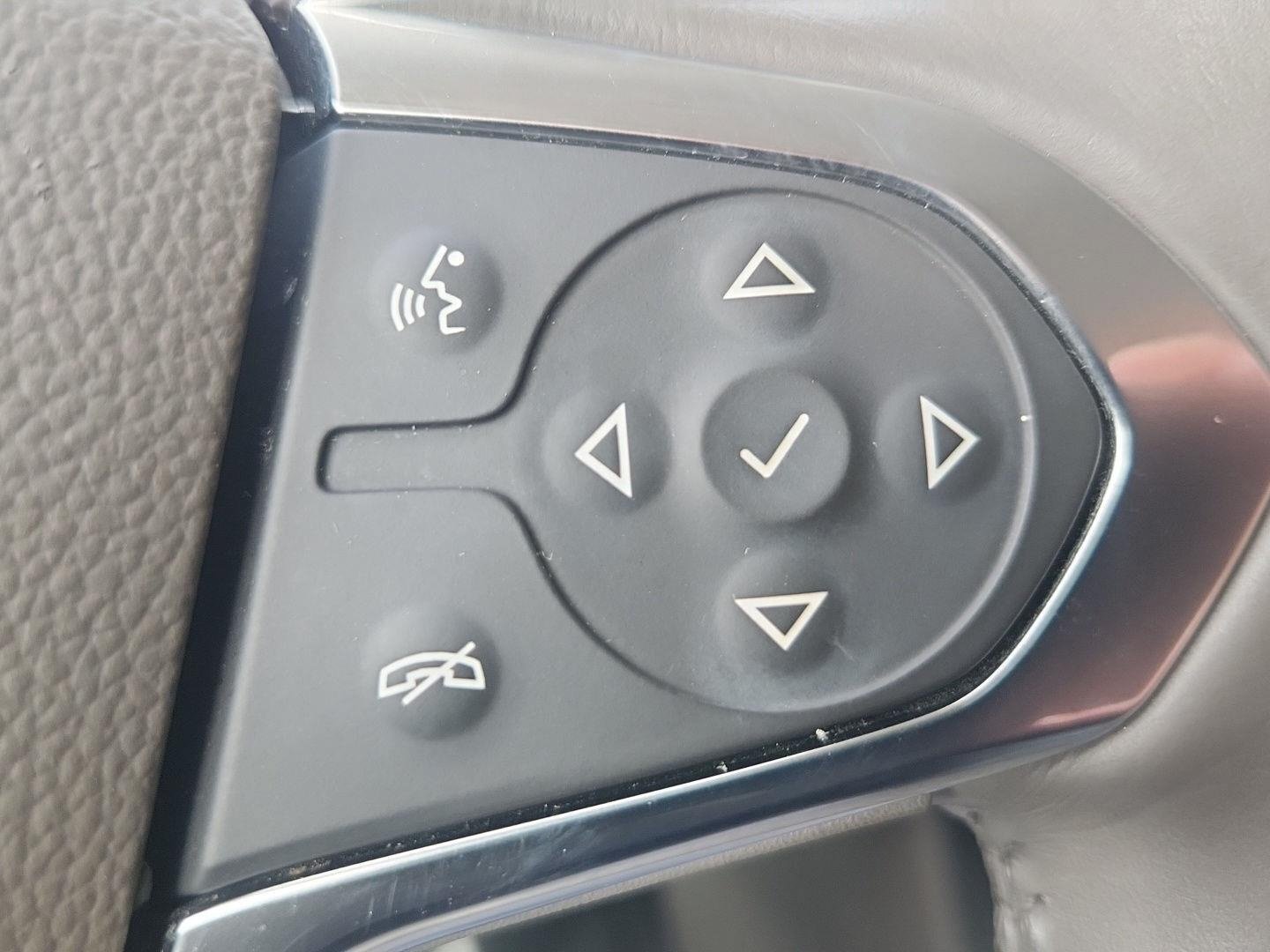 Used 2018 Chevrolet Traverse LT FWD image 23