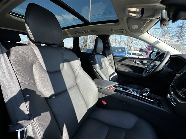 Used 2024 Volvo XC60 B5 Plus image 35