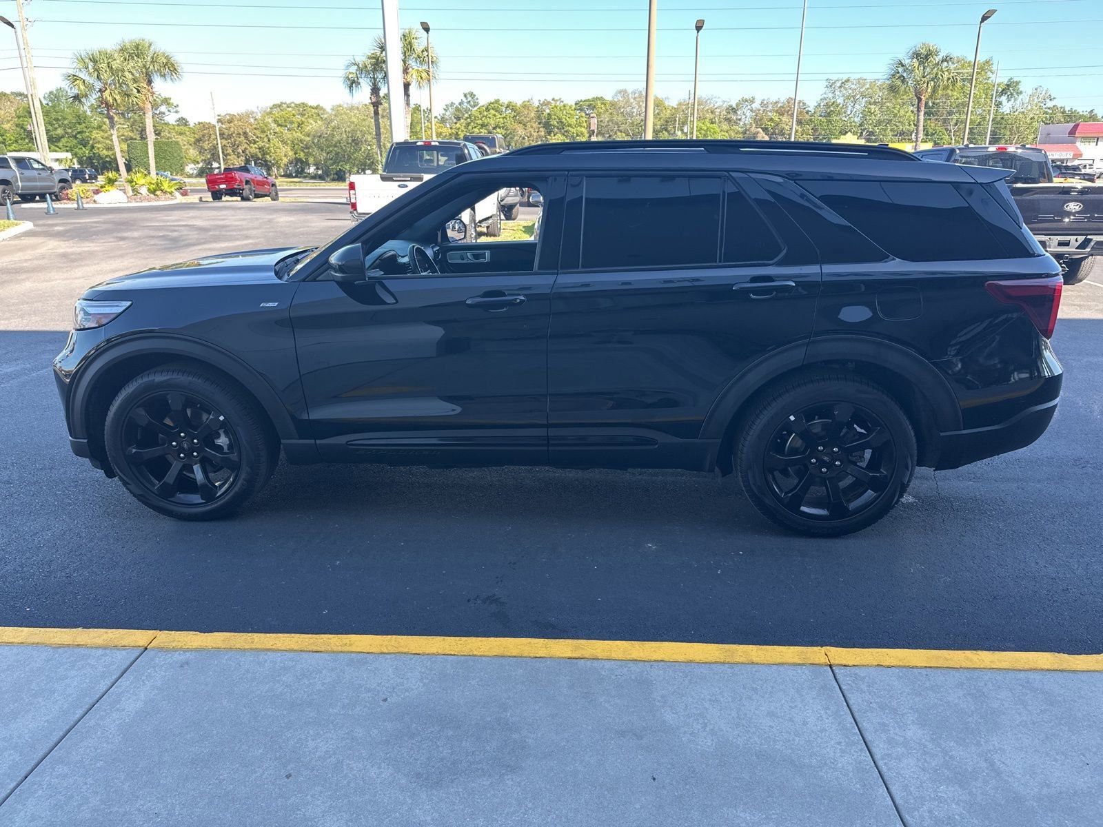 Certified 2023 Ford Explorer ST-Line w/ Class IV Trailer Tow Package RWD image 7