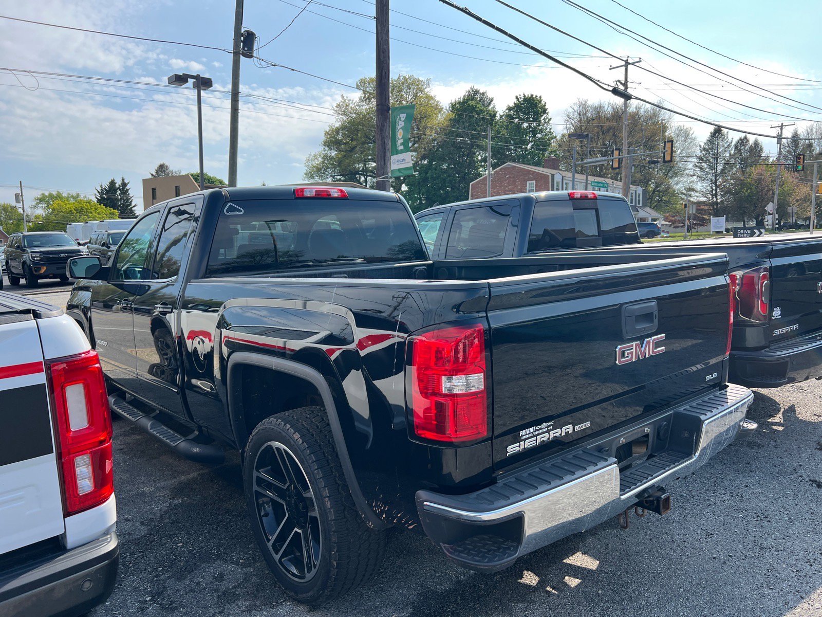 Used 2019 GMC Sierra 1500 SLE w/ Black Pack AWD/4WD image 8