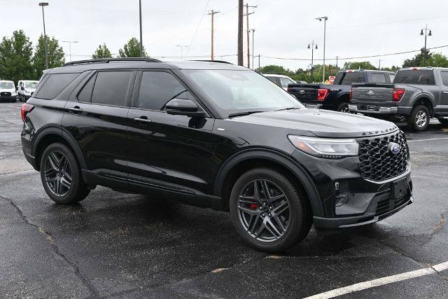 Certified 2025 Ford Explorer ST-Line w/ ST-Line Street Pack AWD/4WD image 7