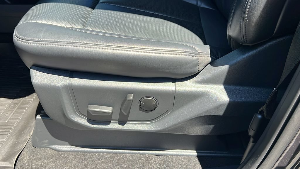 Certified 2024 Ford Expedition XLT RWD image 16