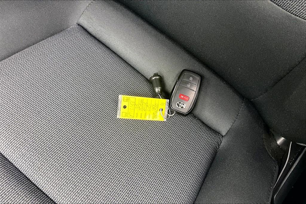 Used 2025 Toyota Prius LE FWD image 13