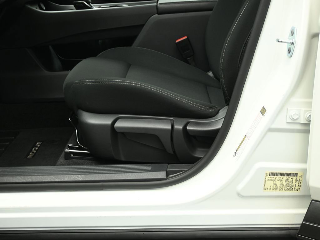 Used 2023 Nissan Rogue S image 37