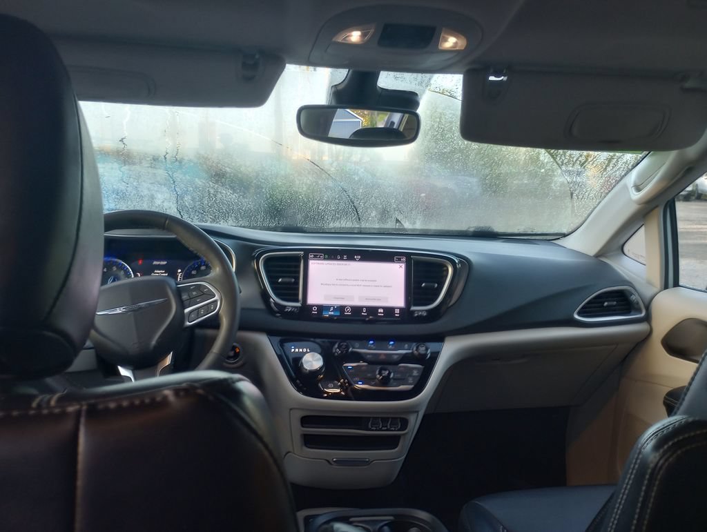 Used 2023 Chrysler Pacifica Touring-L FWD image 20