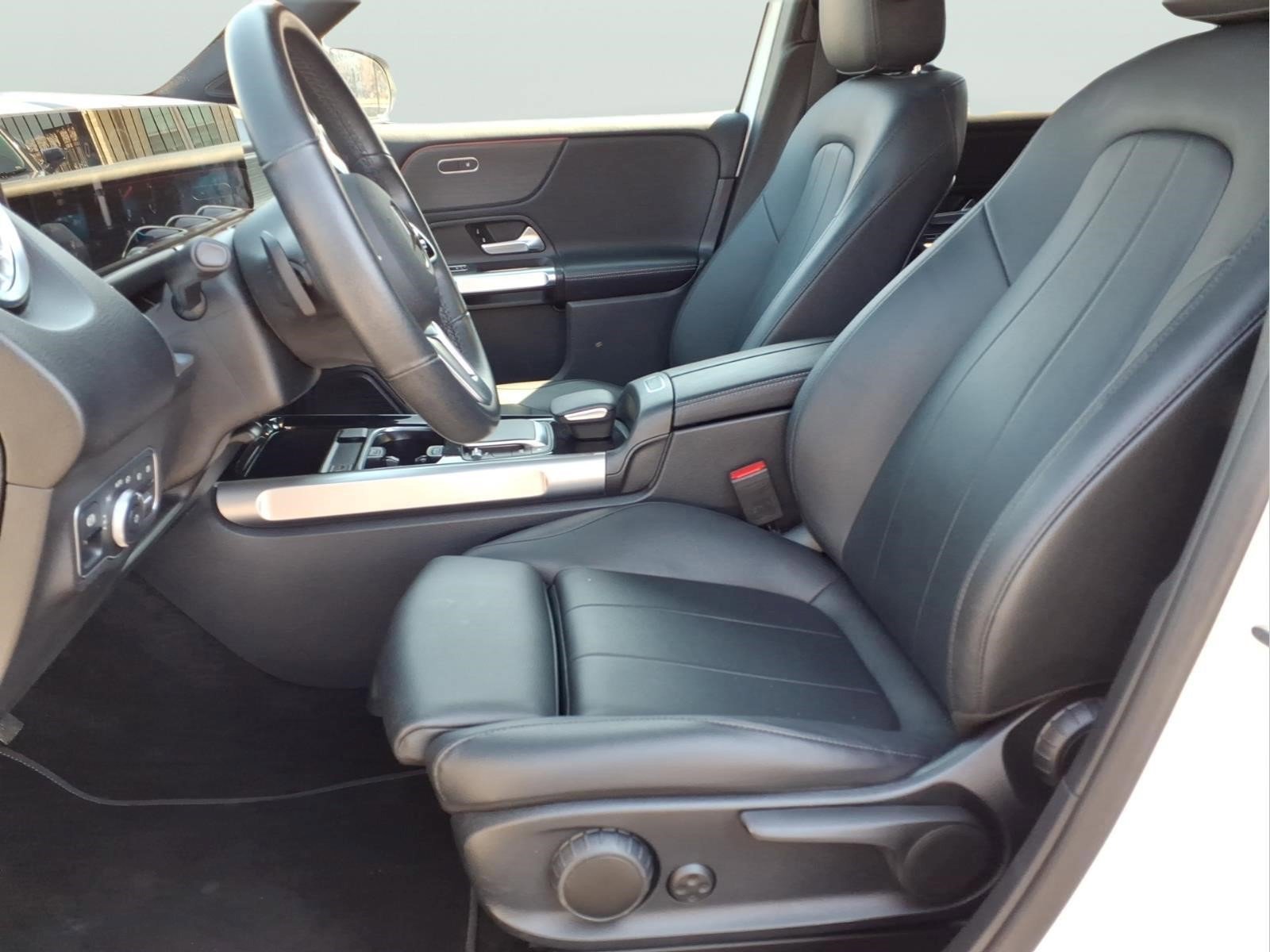 Used 2022 Mercedes-Benz GLB 250 4MATIC image 15