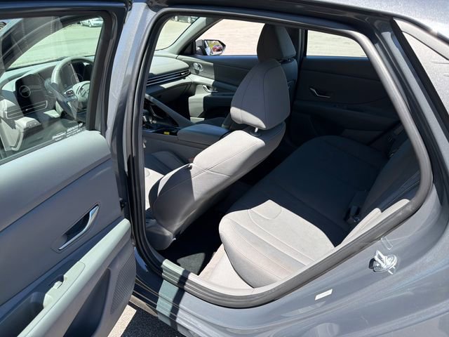 Used 2023 Hyundai Elantra SEL w/ Convenience Package FWD image 17