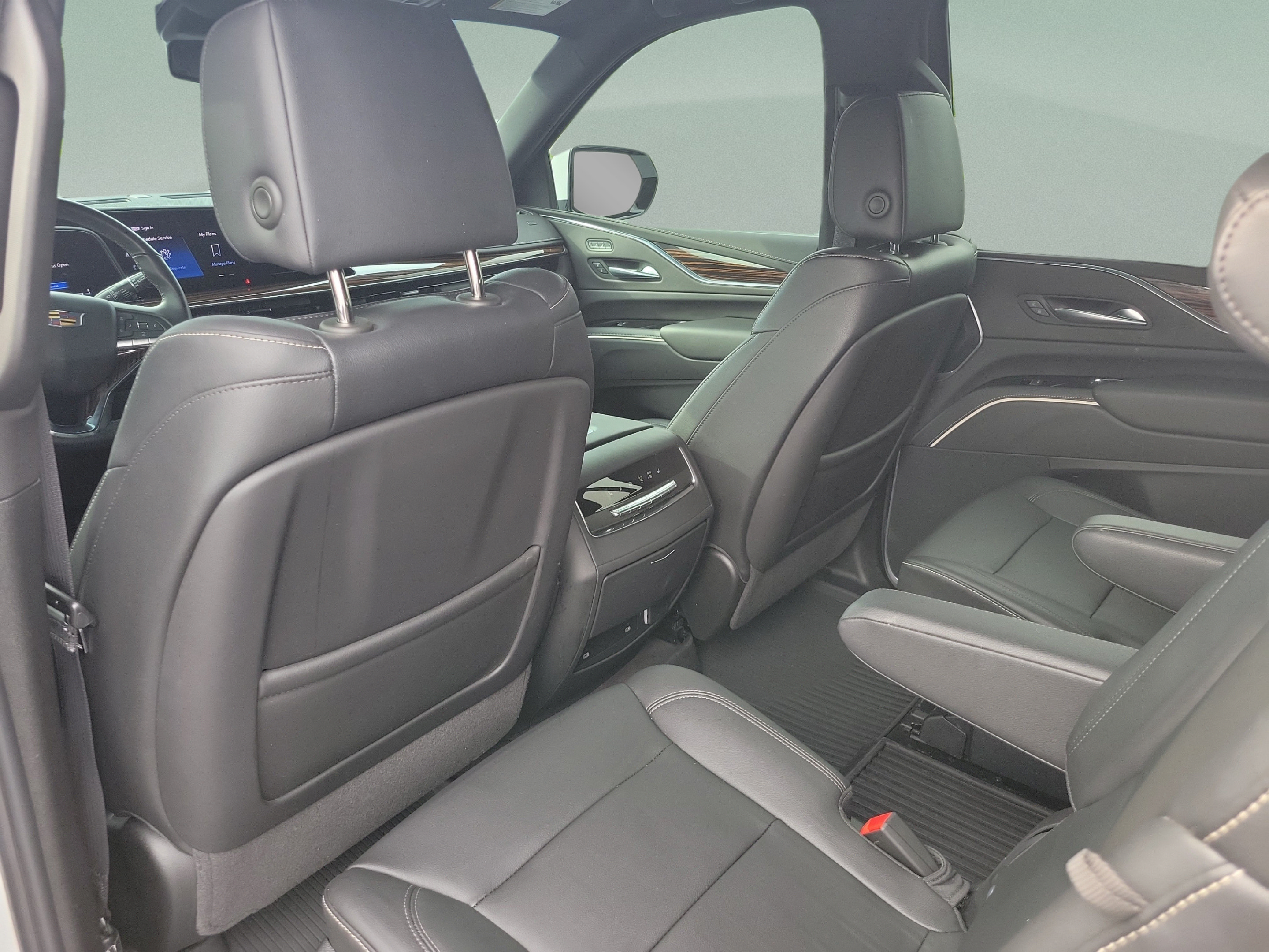 Used 2024 Cadillac Escalade Luxury w/ LPO, Floor Liner Package AWD/4WD image 10
