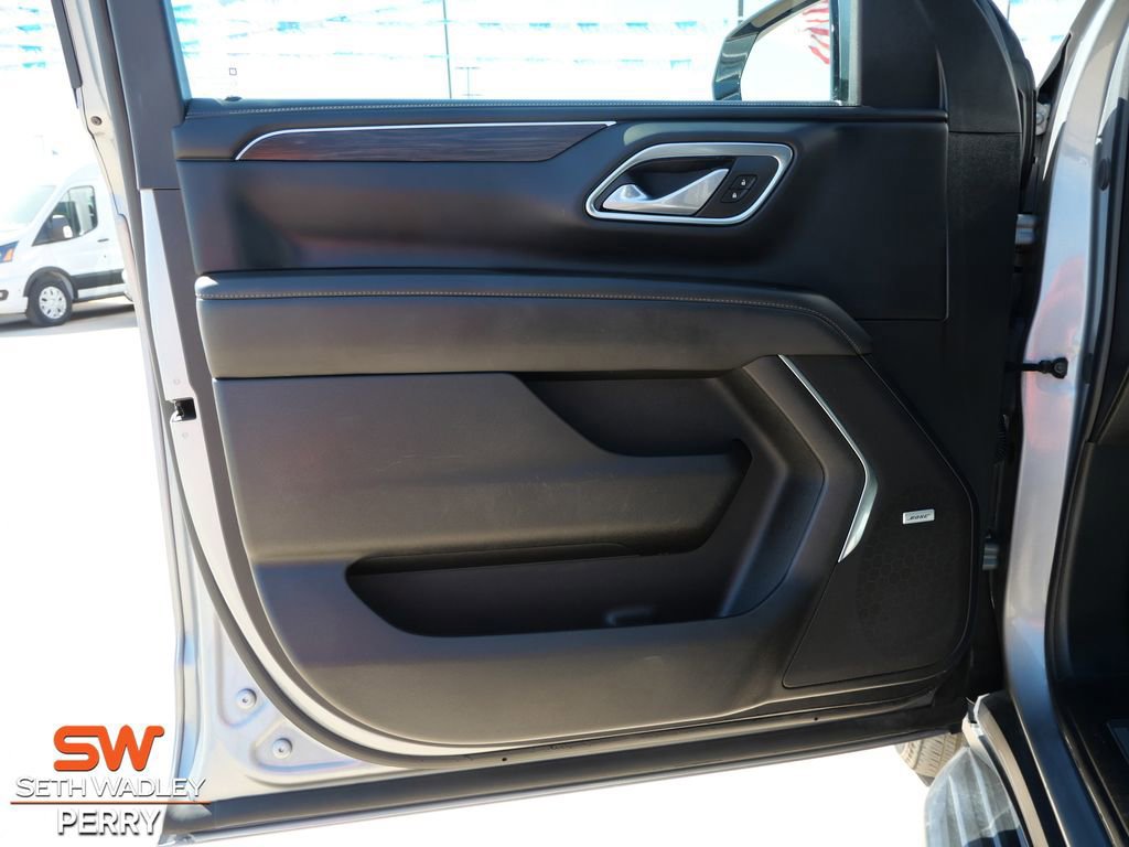 Used 2024 Chevrolet Suburban LT image 15