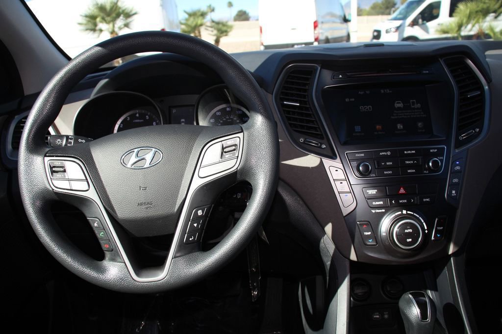 Used 2018 Hyundai Santa Fe SE image 17