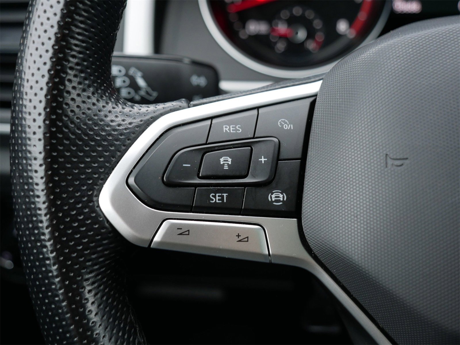 Used 2021 Volkswagen Atlas Cross Sport SE w/ Panoramic Sunroof Package image 30