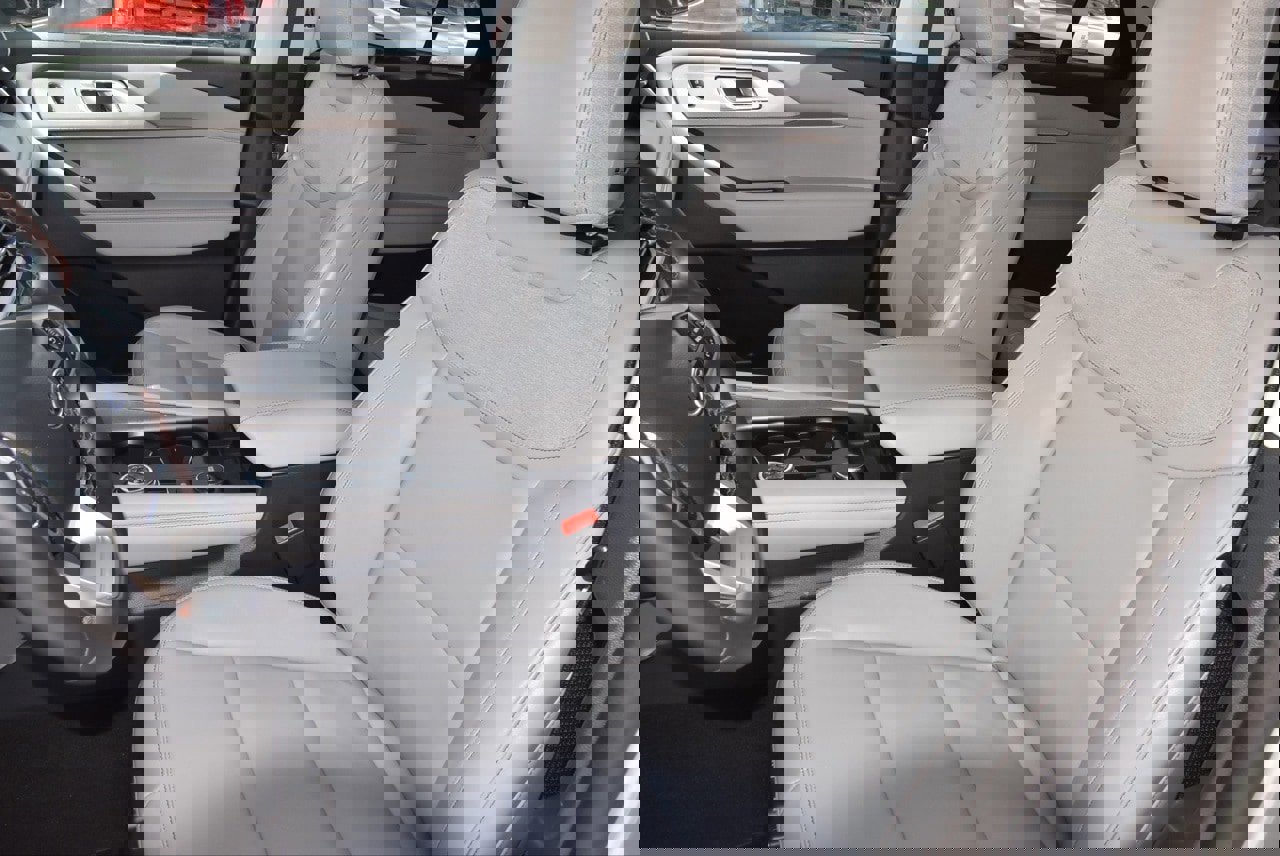 Certified 2025 Ford Explorer Active w/ Active Comfort Package image 33