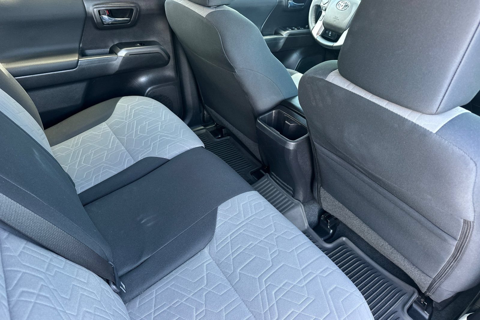 Used 2023 Toyota Tacoma TRD Off-Road w/ Technology Package AWD/4WD image 17