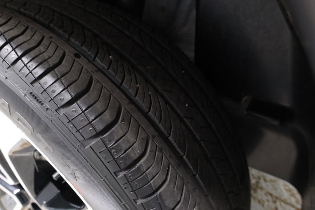 Used 2024 Jeep Compass Limited image 19