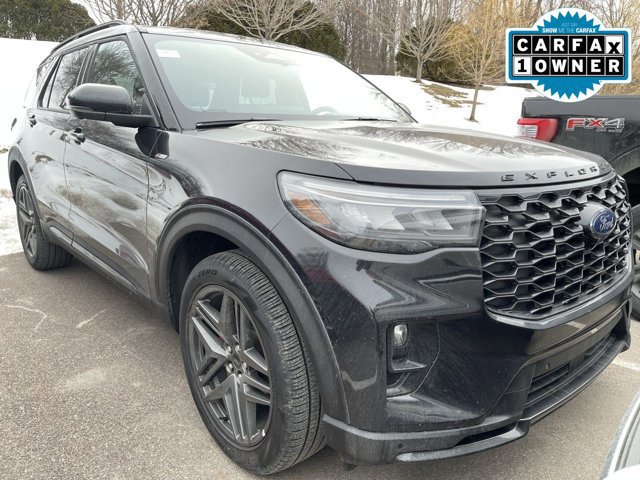 Certified 2025 Ford Explorer ST-Line w/ ST-Line Street Pack image 2