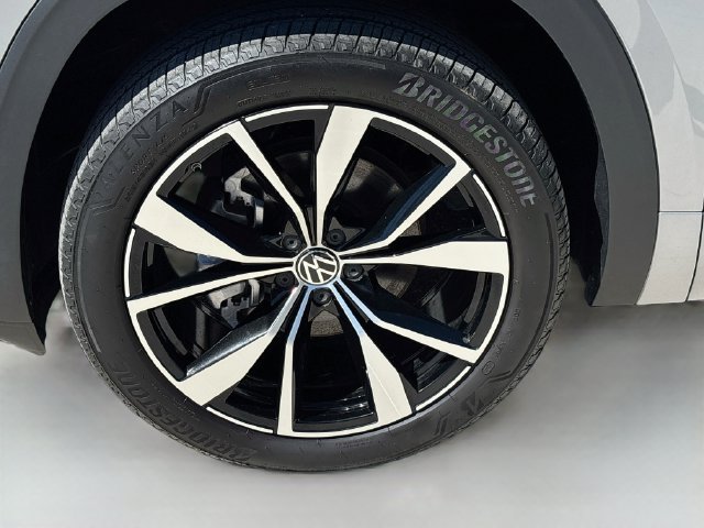 Used 2026 Volkswagen Atlas Cross Sport SEL Premium R-Line AWD/4WD image 32