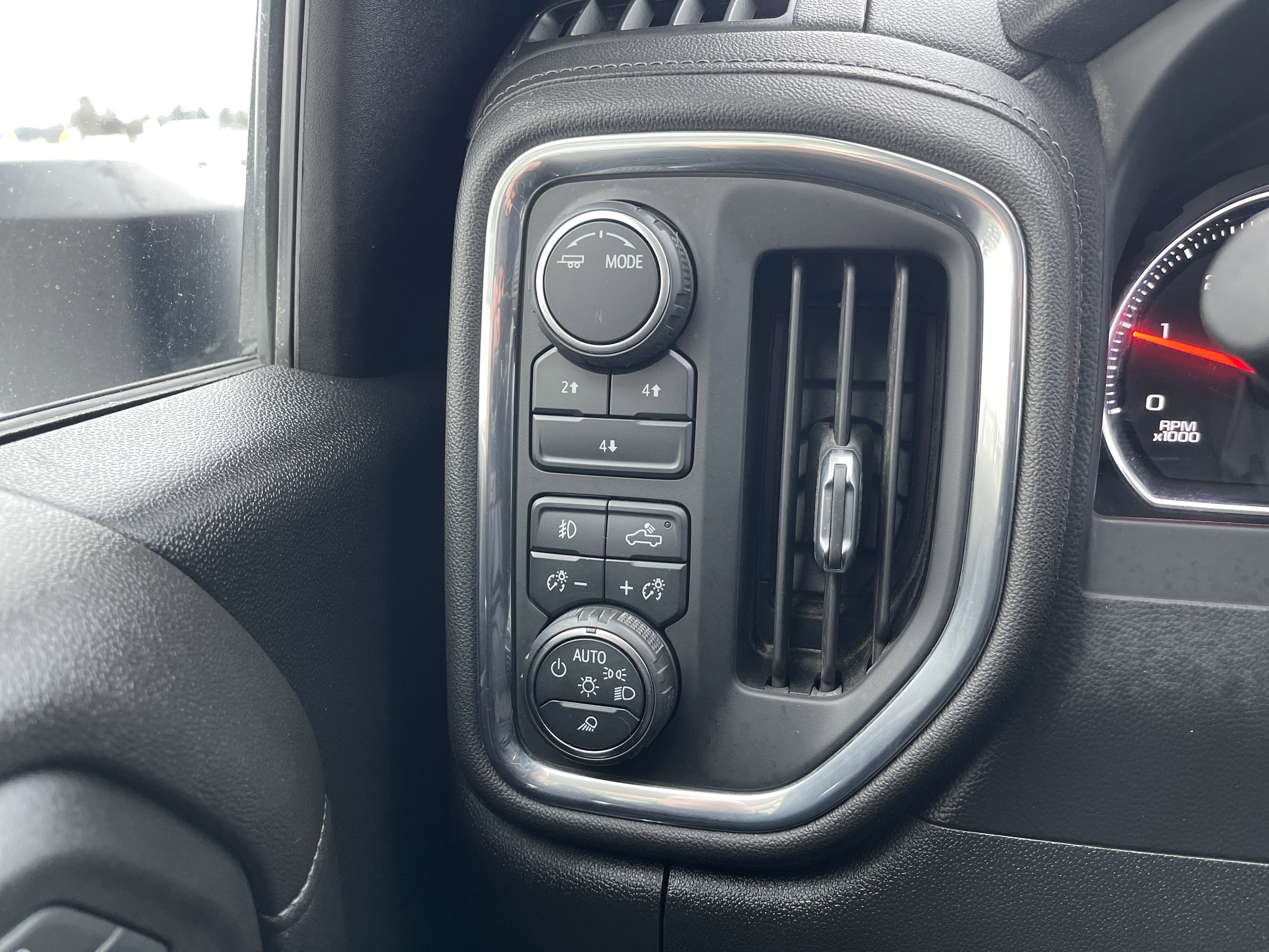 Used 2022 Chevrolet Silverado 3500 LT w/ Convenience Package image 21