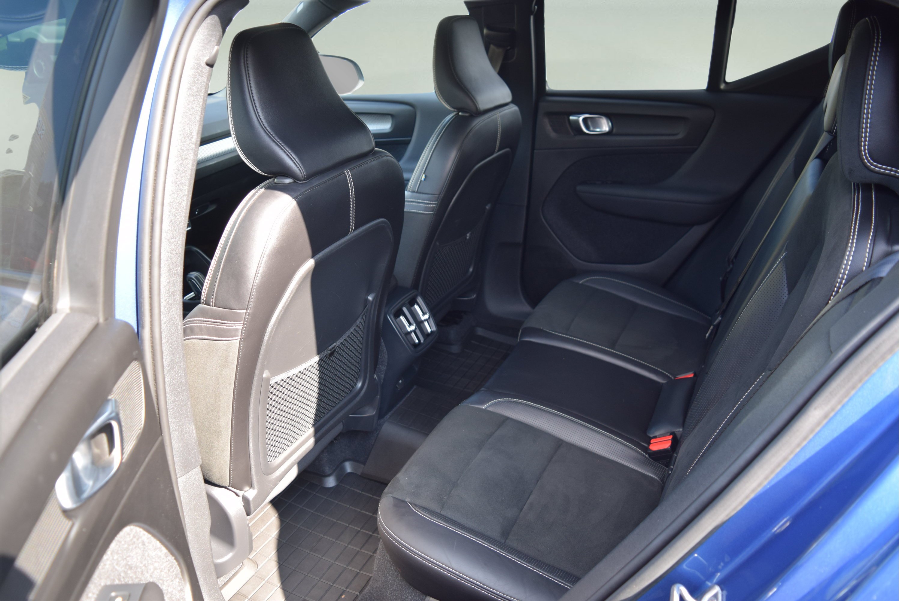 Used 2019 Volvo XC40 T5 R-Design AWD/4WD image 9
