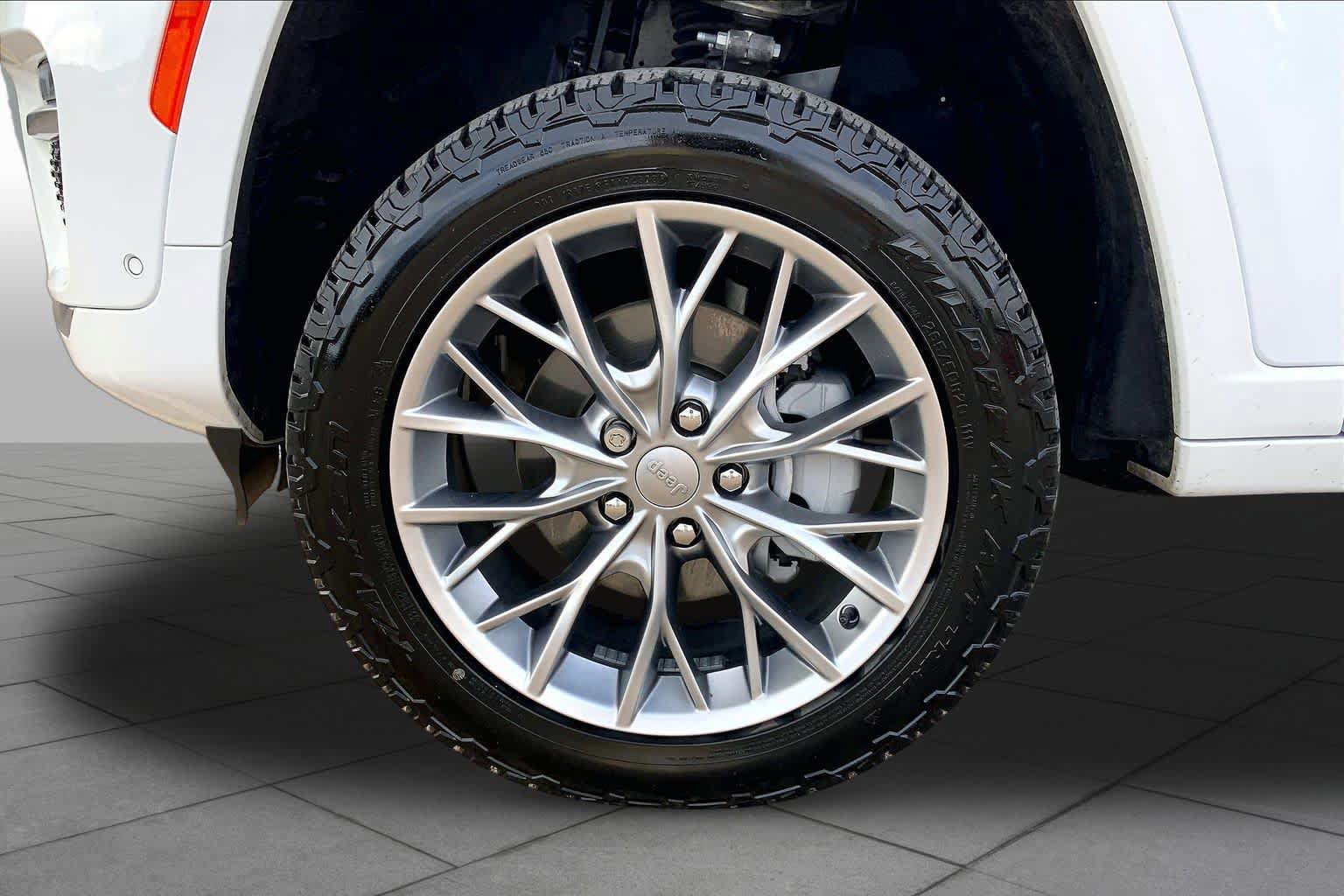 Used 2024 Jeep Grand Cherokee Summit w/ Adv Protech Group IV AWD/4WD image 11