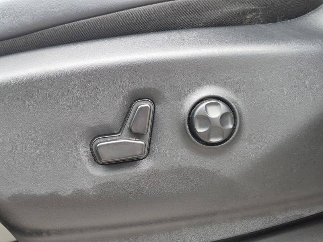 Used 2023 Chrysler Pacifica Touring-L FWD image 13