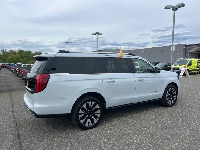 Certified 2025 Ford Expedition Max Platinum w/ Driver's Package AWD/4WD image 5