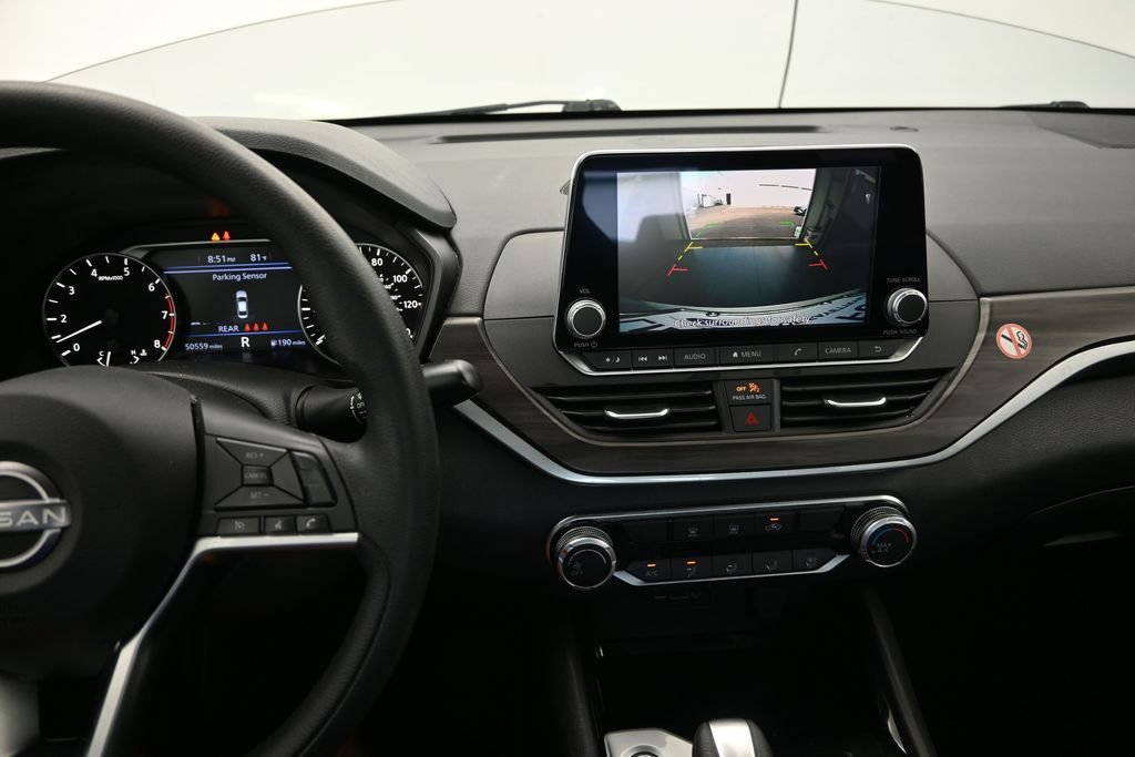 Used 2024 Nissan Altima 2.5 SV FWD image 25