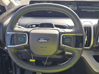Certified 2025 Ford Expedition Active AWD/4WD image 14