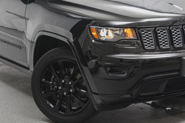 Used 2022 Jeep Grand Cherokee Laredo X AWD/4WD image 2