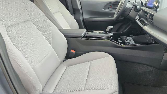 Used 2026 Toyota Prius LE FWD image 31
