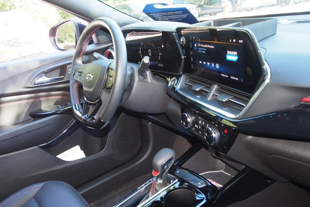 Used 2025 Chevrolet Trax RS w/ Driver Confidence Package FWD image 10