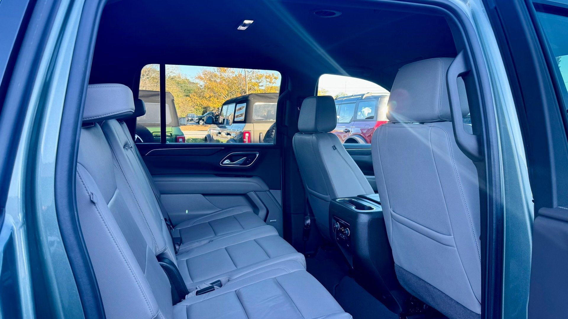 Used 2024 Chevrolet Suburban LT image 7