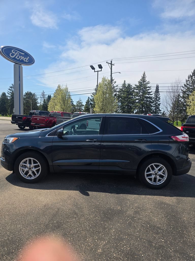 Certified 2024 Ford Edge SEL w/ Convenience Package AWD/4WD image 2