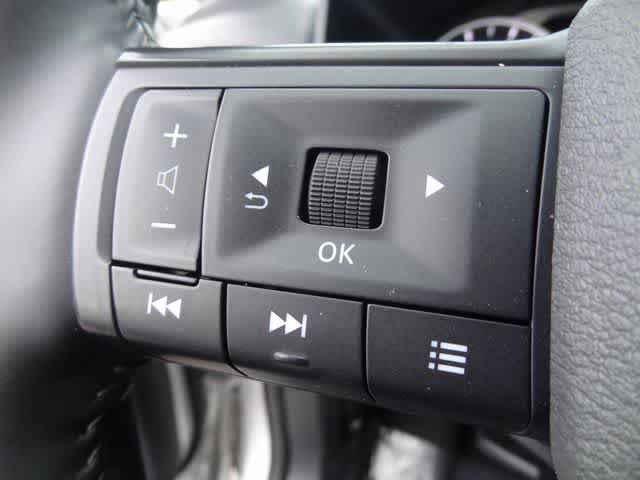 Used 2025 Nissan Rogue SV AWD/4WD image 18