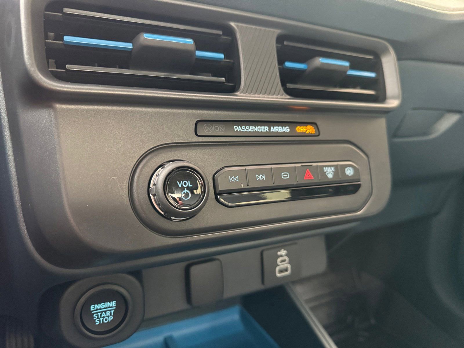 Certified 2025 Ford Maverick XLT w/ XLT Luxury Package image 25