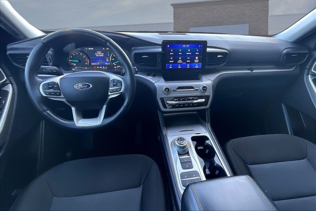 Certified 2023 Ford Explorer XLT RWD image 7