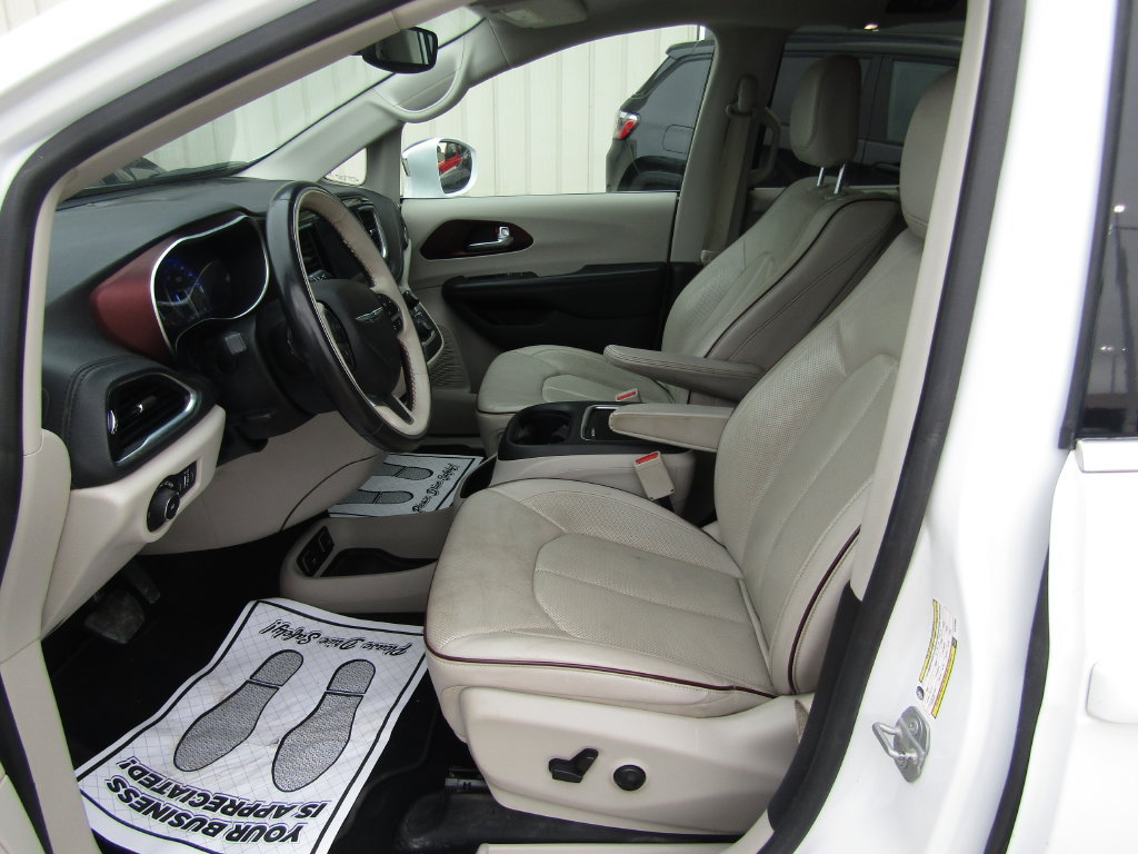 Used 2019 Chrysler Pacifica Limited w/ Tire & Wheel Group FWD image 28