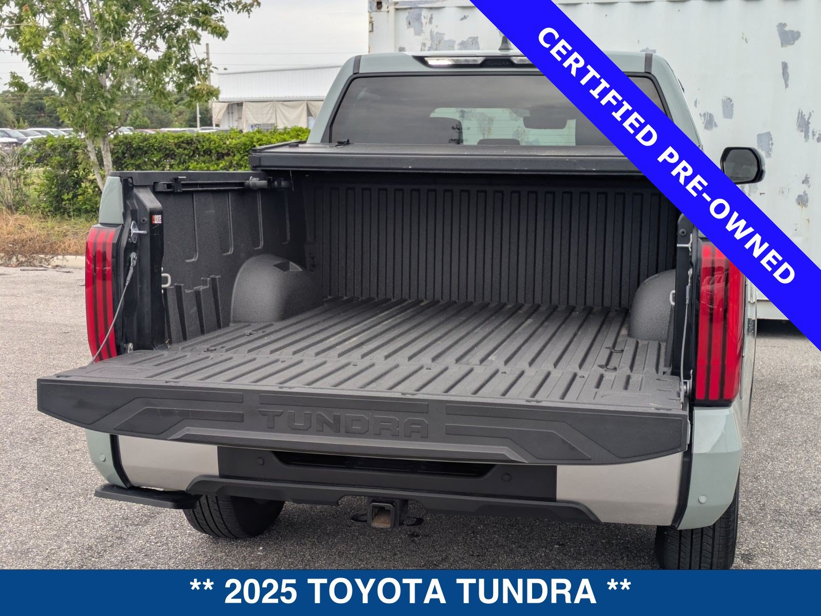 Used 2025 Toyota Tundra Limited AWD/4WD image 16