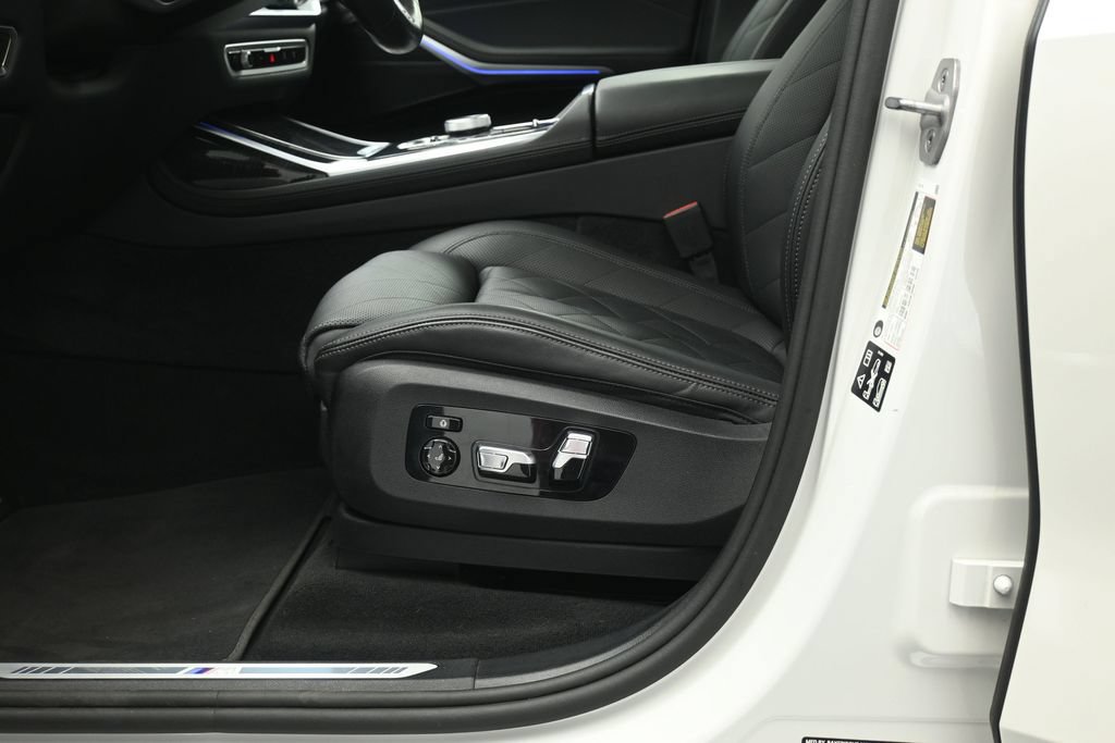 Used 2025 BMW X7 xDrive40i w/ M Sport Package AWD/4WD image 9