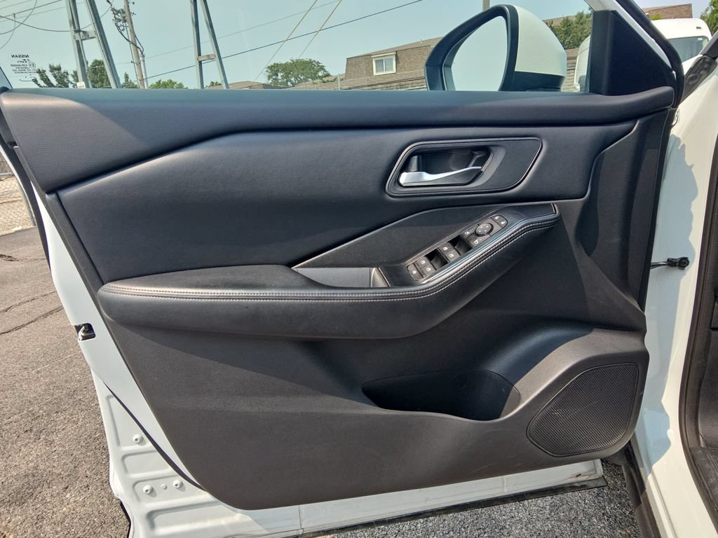 Used 2024 Nissan Rogue SV AWD/4WD image 25