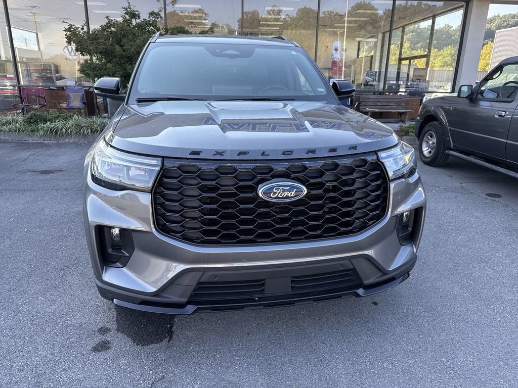 Certified 2025 Ford Explorer ST-Line AWD/4WD image 2