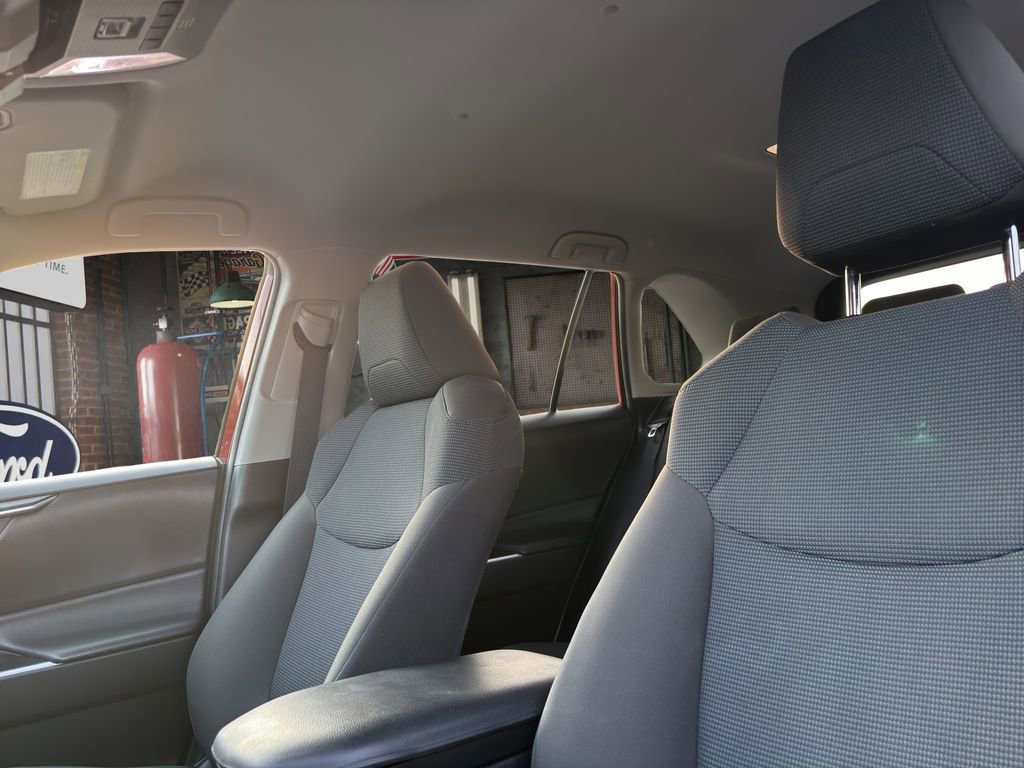 Used 2022 Toyota RAV4 LE FWD image 16