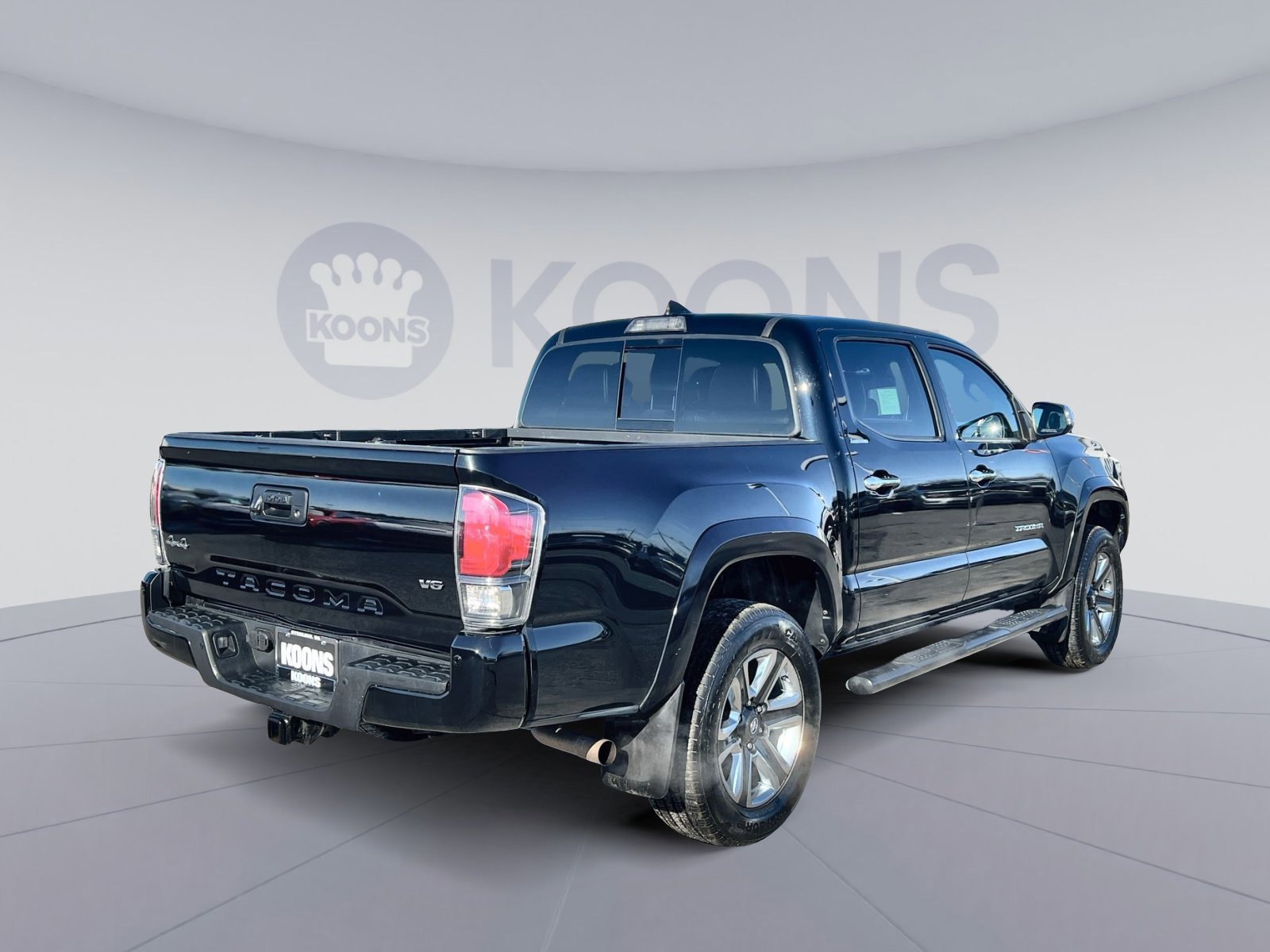 Used 2018 Toyota Tacoma Limited image 5