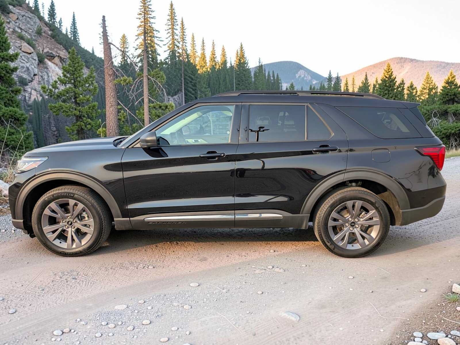 Certified 2025 Ford Explorer Active w/ Active Comfort Package AWD/4WD image 3