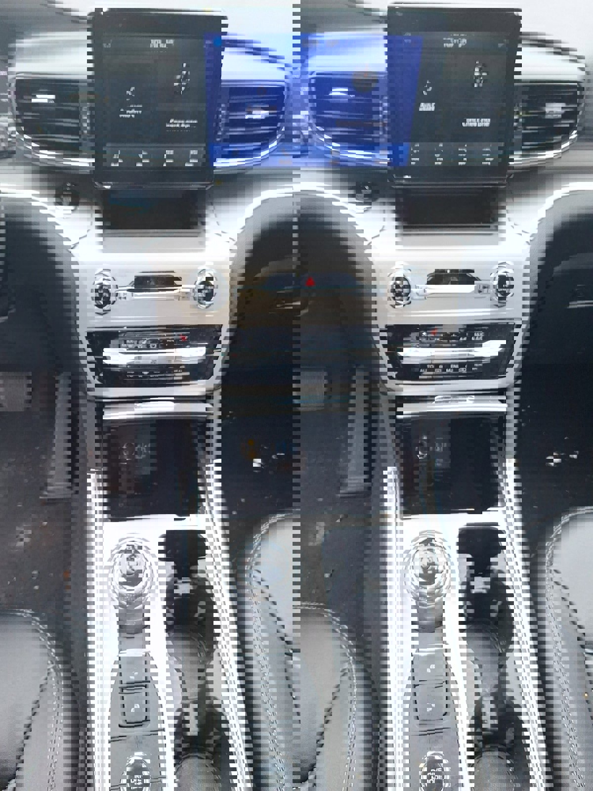 Certified 2022 Ford Explorer XLT w/ Equipment Group 202A image 11